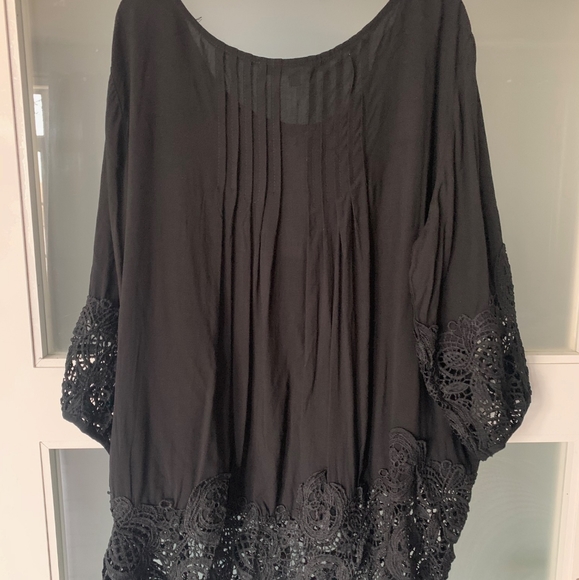 Beautiful Top by Today's Designers - Picture 4 of 5